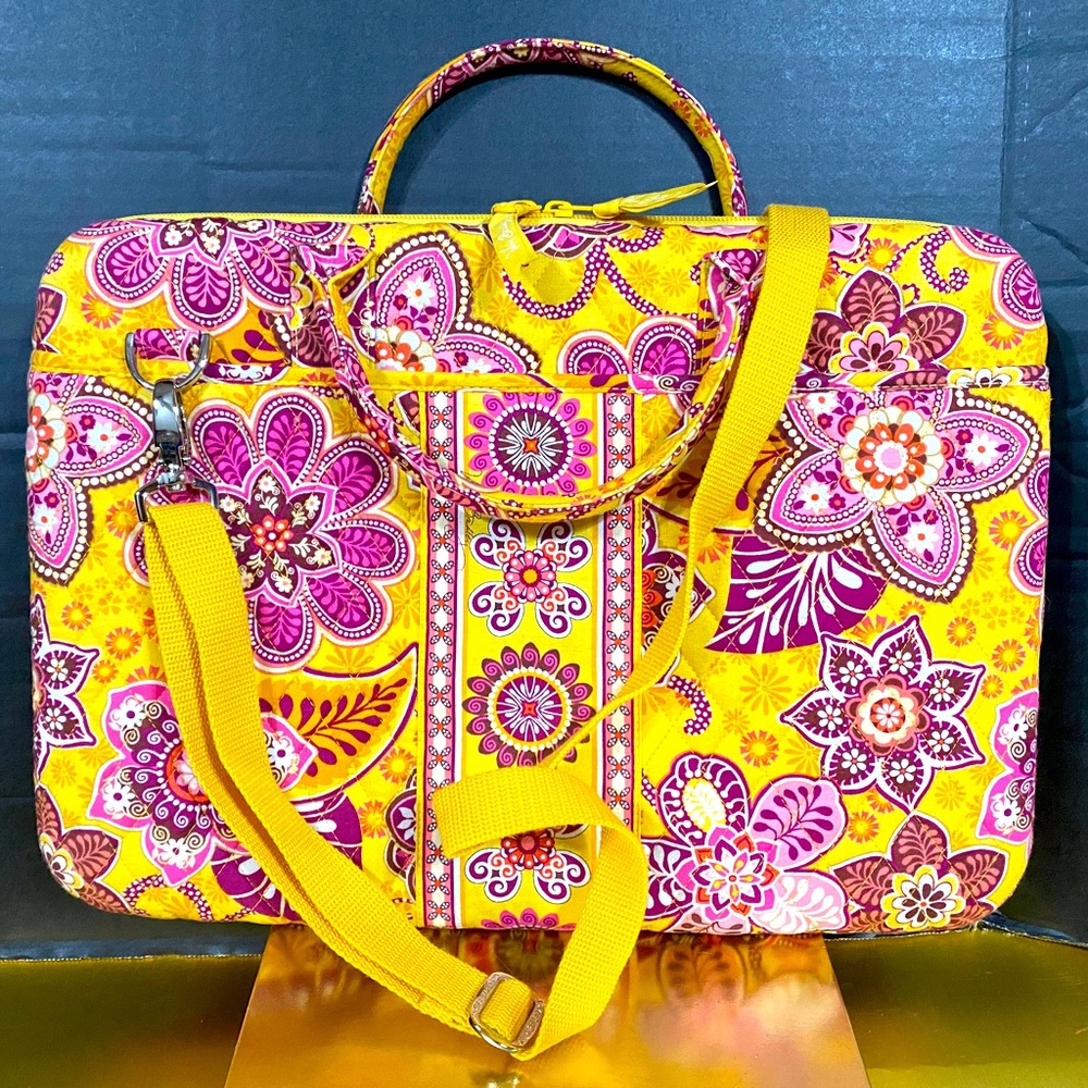 VERA BRADLEY NWOT RETIRED LAPTOP CARRYING CASE MESSENGER STYLE 2 SIDE POCKETS